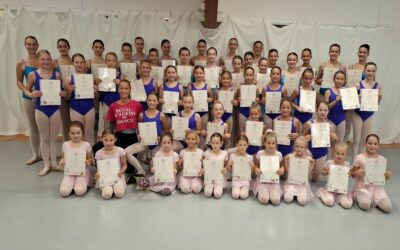 50 Prüflinge bestehen Prüfung der Royal Academy of Dance mit Auszeichnung